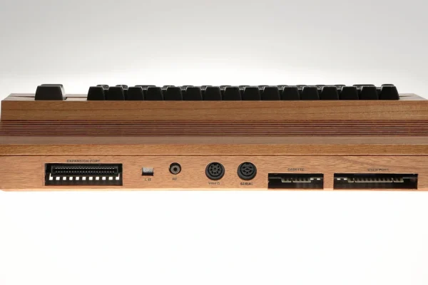 C64 Hout Editie achterzijde
