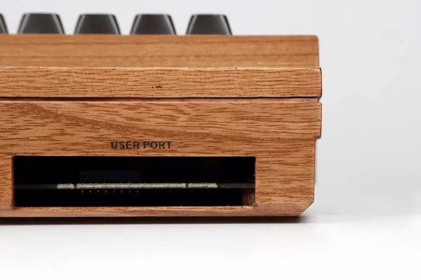 C64 Hout Editie user port