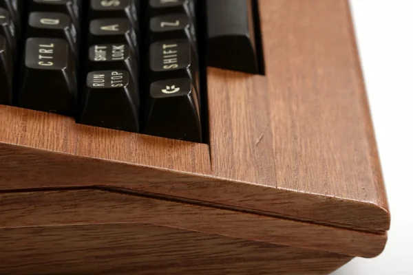 C64 Hout Editie linksvoor groot